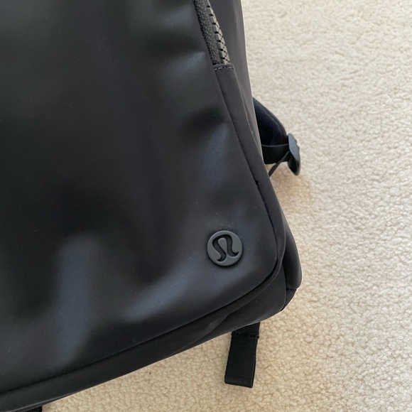Lululemon Everywhere Backpack 22L - Picture 8 of 14